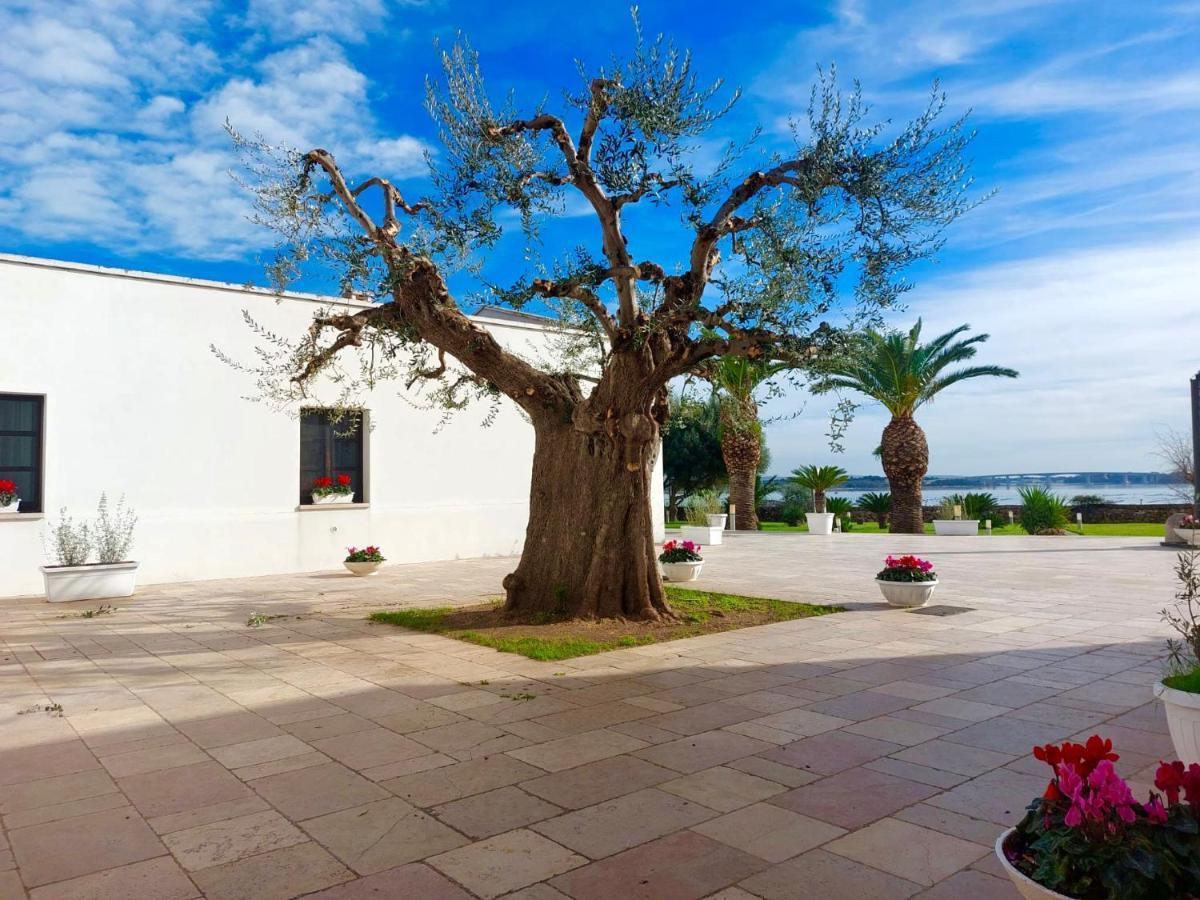 Hotel Saraceno Al Faro Taranto Exterior foto