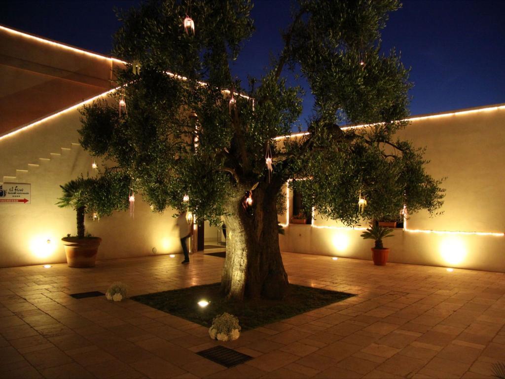 Hotel Saraceno Al Faro Taranto Exterior foto