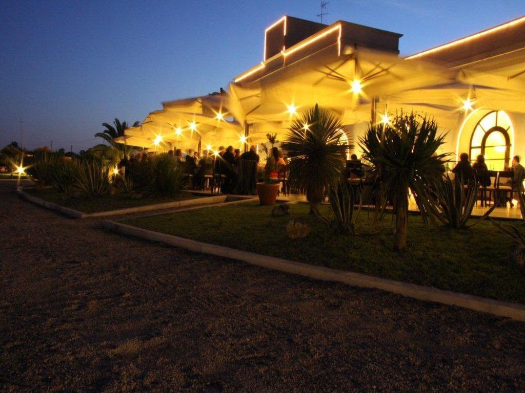 Hotel Saraceno Al Faro Taranto Exterior foto