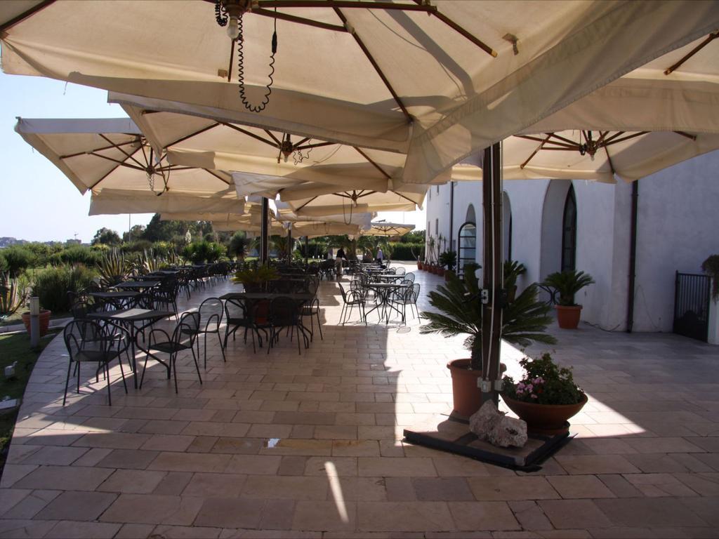 Hotel Saraceno Al Faro Taranto Exterior foto