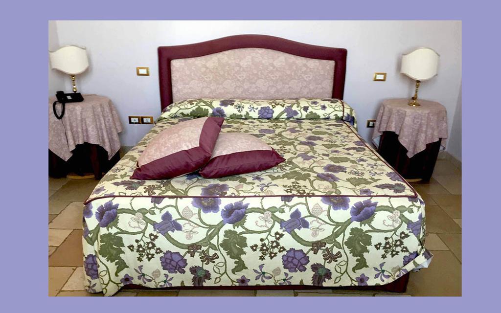 Hotel Saraceno Al Faro Taranto Exterior foto